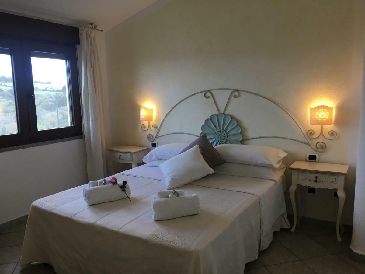 Hotel Sorgente Aglientu Bagian luar foto