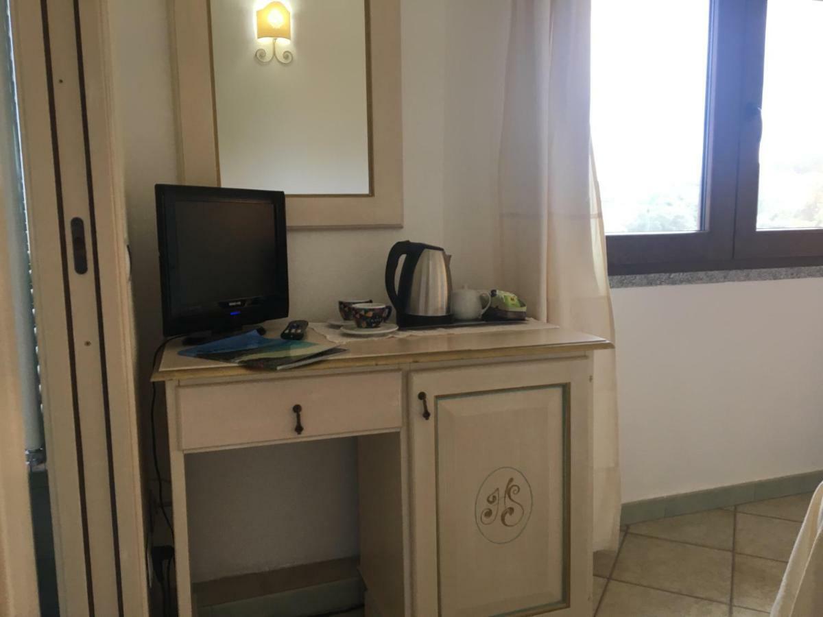 Hotel Sorgente Aglientu Bagian luar foto