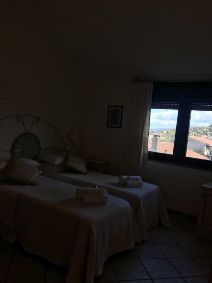 Hotel Sorgente Aglientu Bagian luar foto